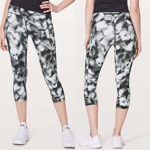 Lululemon Speed Up Crop 21" in Blush Blossom Alpine White Black - Size 6